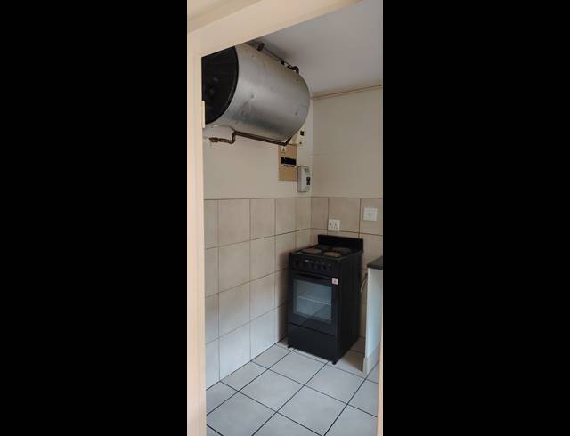 2 BEDROOM APARTMENT FOR SALE IN RANDBURG CENTRAL